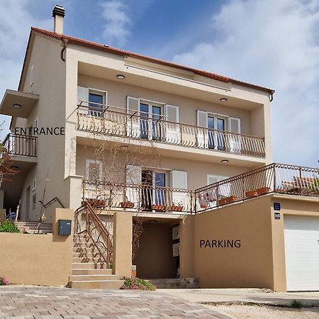Summer Breeze Apartment - Quiet Place With A Spectacular View And A Garden Šibenik Eksteriør billede