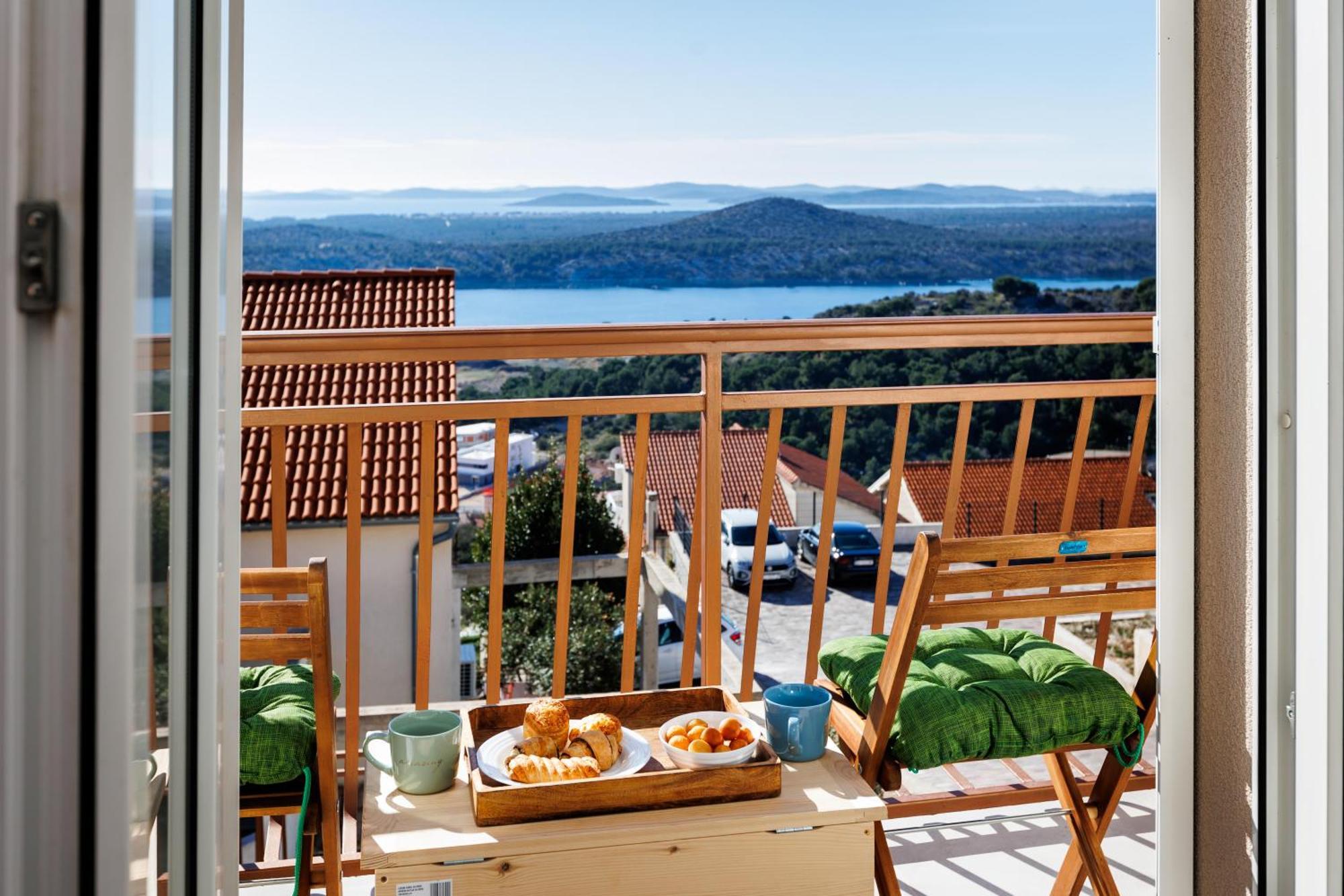 Summer Breeze Apartment - Quiet Place With A Spectacular View And A Garden Šibenik Eksteriør billede