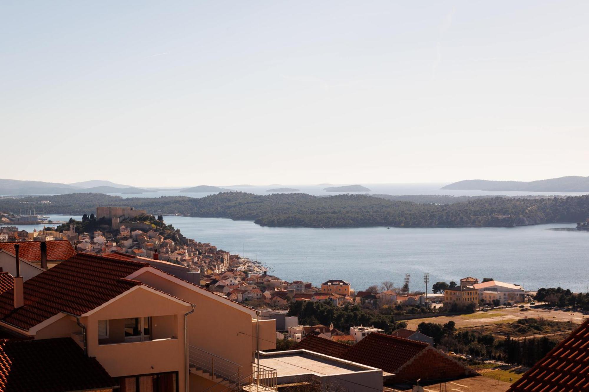 Summer Breeze Apartment - Quiet Place With A Spectacular View And A Garden Šibenik Eksteriør billede